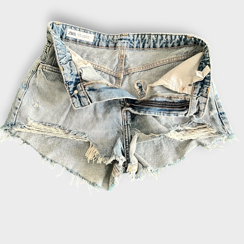 ZARA Size 4 Distressed High Waisted Denim Shorts Light Wash Ripped Cutoff Y2K